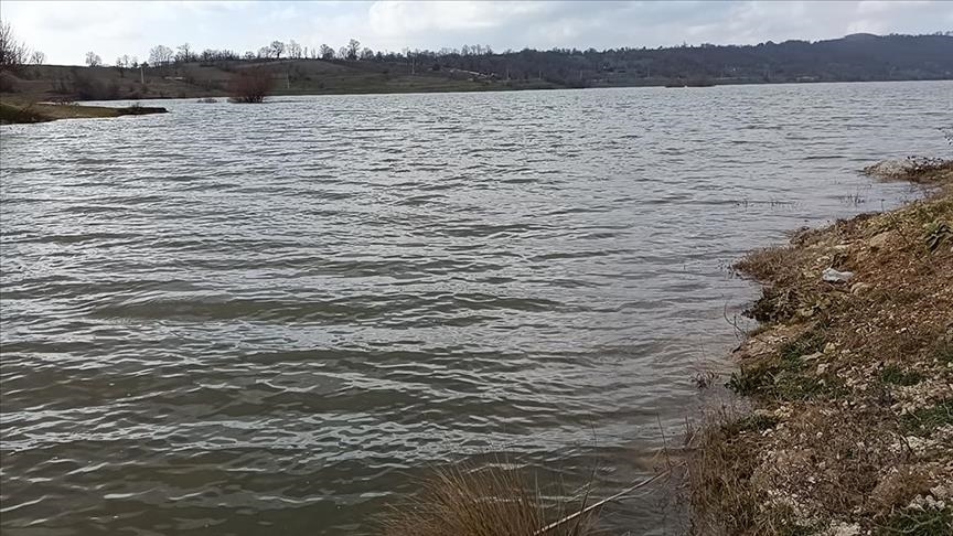 China battles to plug 741-foot breach in dam at its 2nd-biggest freshwater lake