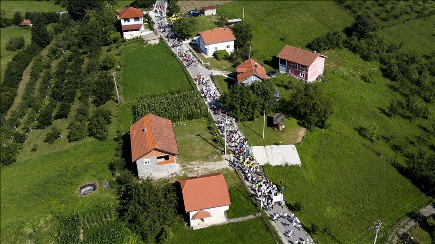 Srebrenitsa'da soykırımdan kaçanların kullandığı güzergahta "Barış Yürüyüşü" başladı