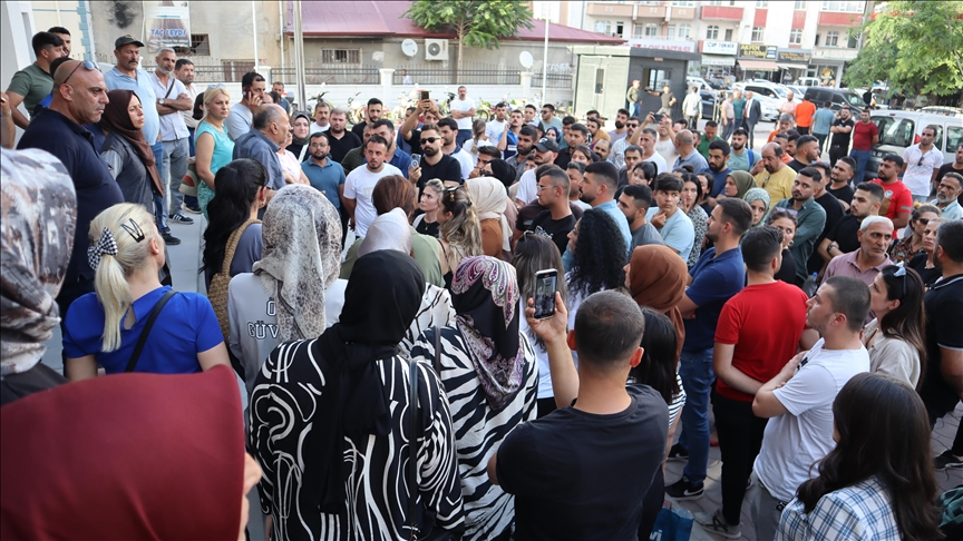 Iğdır Belediyesinin iş akdine son verdiği 204 işçi, eylemi sürdürüyor