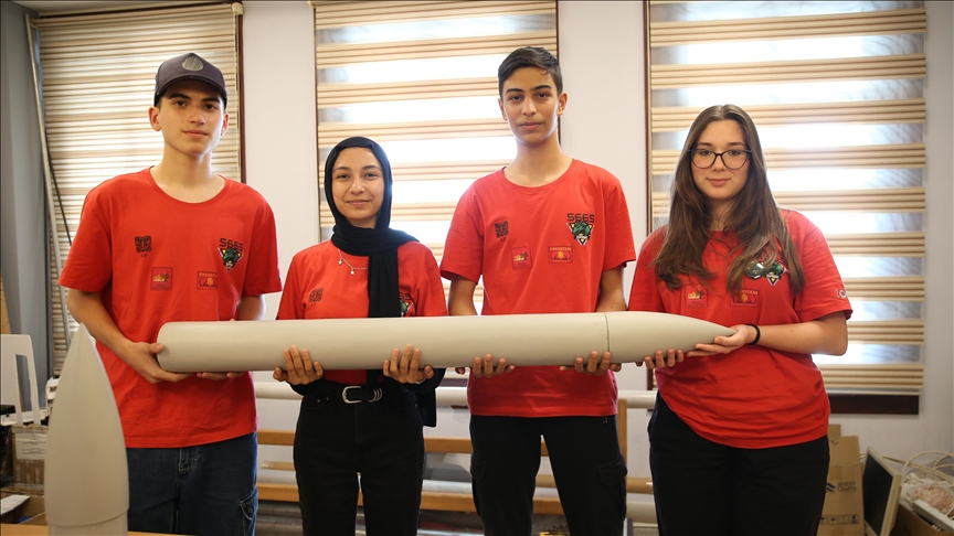 Hataylı depremzede öğrenciler roket projesiyle TEKNOFEST'te birincilik hedefliyor