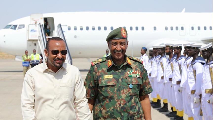 رئيس وزراء إثيوبيا يصل السودان لإجراء مباحثات مع البرهان