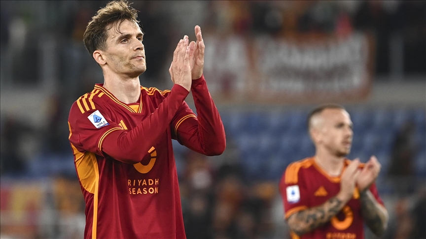 قدم.. ريال بيتيس يضم دييغو يورينتي مدافع ليدز