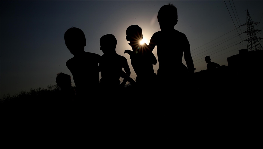 Pakistan halts repatriation of Afghan refugees