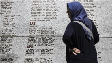 البوسنة.. قافلة رفات 14 من ضحايا "سربرنيتسا" تتجه لمقبرة بوتوكاري