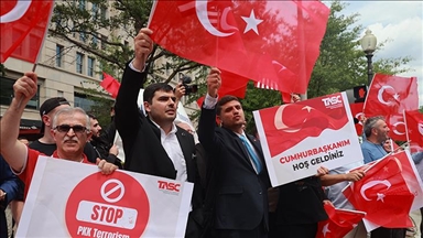 Президента Эрдогана в Вашингтоне встретили многочисленные турецкие граждане