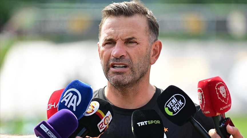 Galatasaray Teknik Direktörü Okan Buruk, taraftarlara transferde "Sabır" çağrısı yaptı
