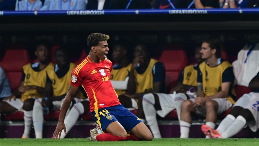 قدم.. لامين يامال يصنع التاريخ في نصف نهائي "يورو 2024"