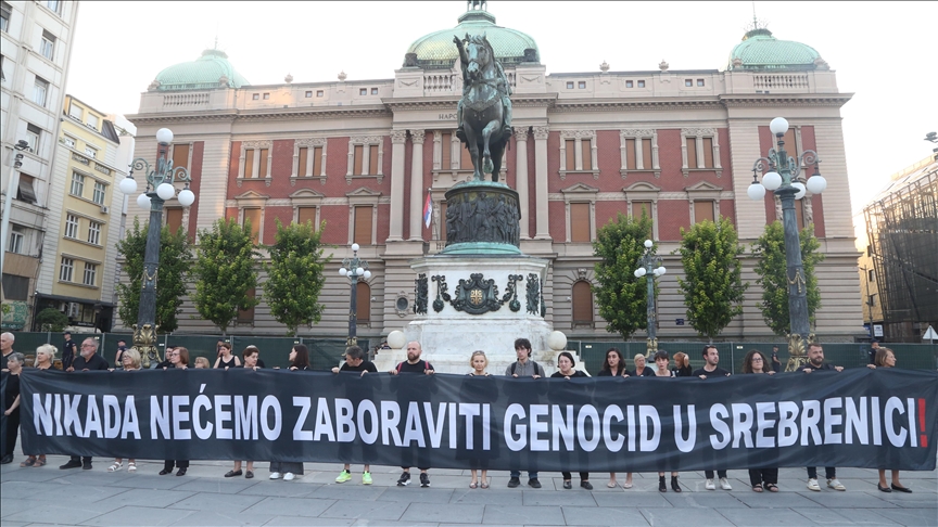 Beograd: "Žene u crnom" pozvale vlasti u Srbiji da prekinu sa negiranjem genocida u Srebrenici