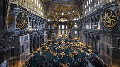 رئيس الشؤون الدينية التركي يحتفي بذكرى إعادة فتح "آيا صوفيا" للعبادة