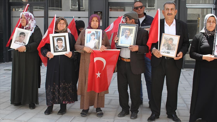 Vanlı aileler "evlat nöbeti"ni sürdürüyor