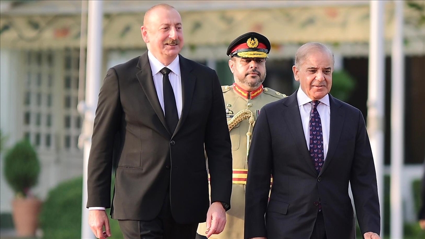 Pakistan, Azerbaijan discuss $2B trade, investment projects