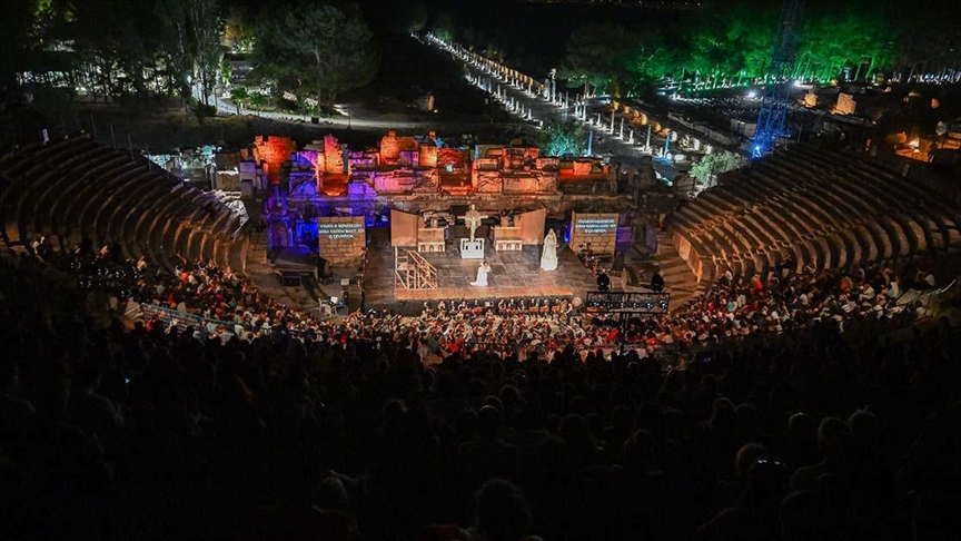 7. Uluslararası Efes Opera ve Bale Festivali'nde "Tosca" operası sahnelendi
