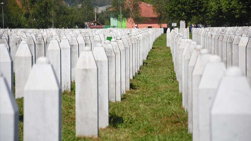 Srebrenitsa'daki Potoçari Anıt Mezarlığı anma ve cenaze törenlerinin ardından sessizliğe büründü