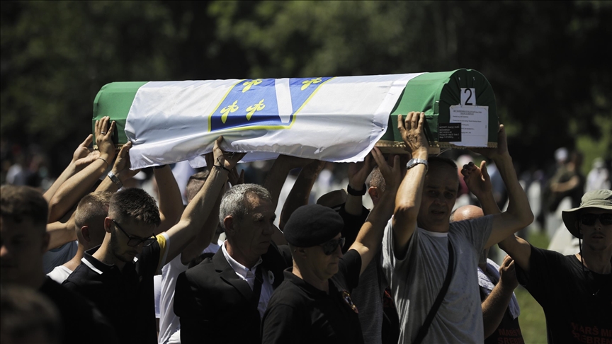 Potočari: Klanjana dženaza i obavljen ukop 14 žrtava genocida u Srebrenici