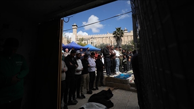 El Halil Vakıflar Müdürü, İsrail makamlarının İbrahim Camisi'nin avlusunun üzerini örttüğünü söyledi