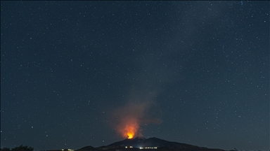 Italie : L'Etna entre à nouveau en éruption
