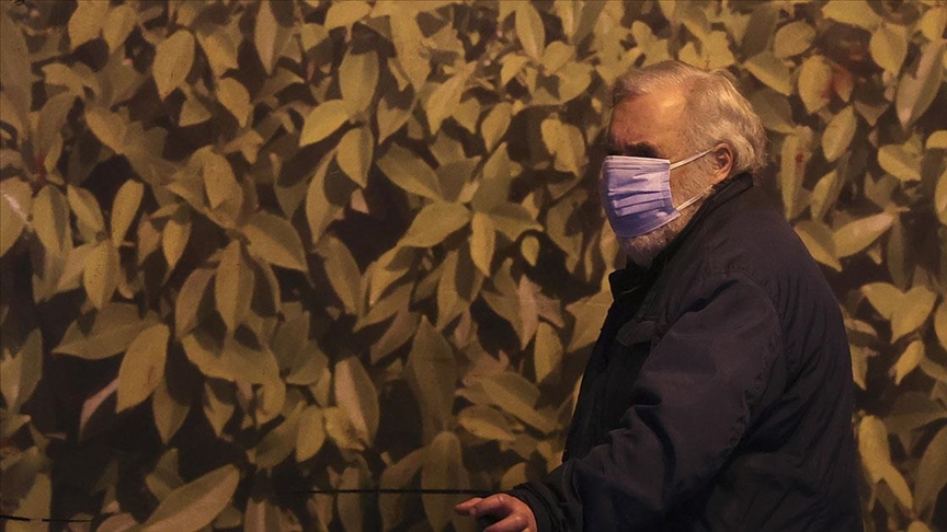 Yunanistan'da yaşlılar ve riskli gruplar artan Kovid-19 vakalarına karşı uyarıldı
