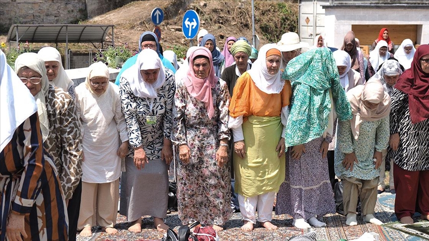 Bosna Hersek'te savaşta yıkılan tarihi Sinan Bey Camisi yeniden yapılarak ibadete açıldı