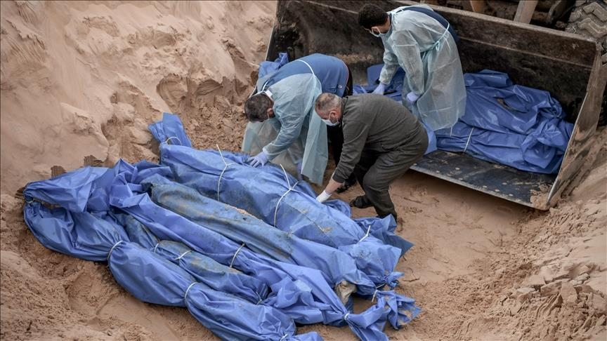 انتشال جثامين 56 فلسطينيا بعد تراجع جزئي للجيش الإسرائيلي من غرب غزة