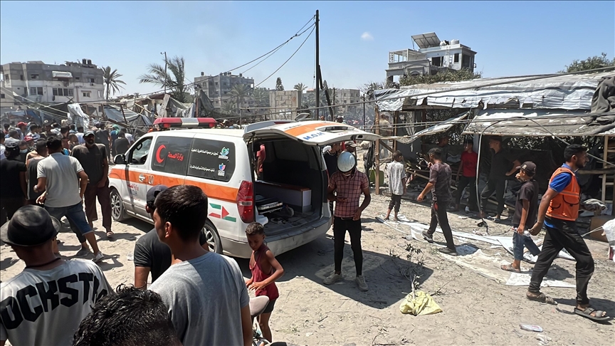 غزة.. مقتل ضابط وإصابة 8 بالدفاع المدني في “مجزرة” خان يونس