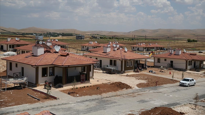 Şanlıurfa'da köy evlerine kavuşan afetzedeler kendilerini daha güvende hissediyor