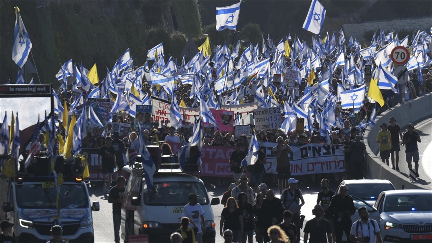 Israeli protesters march near Tel Aviv to demand swap deal with Hamas