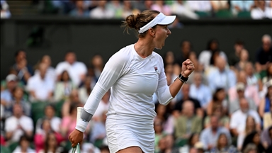 Barbora Krejcikova wins her 1st Wimbledon crown