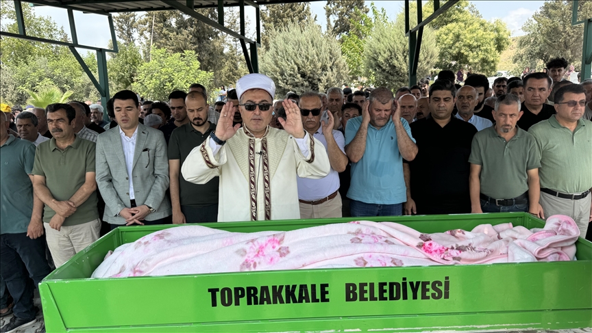 İzmir'de elektrik akımına kapılıp ölen gencin cenazesi Osmaniye'de defnedildi