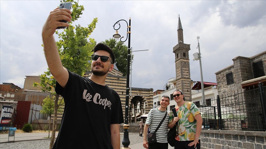Yurtlar ücretsiz olunca gençler sıcak havaya rağmen Diyarbakır'ı tercih etti