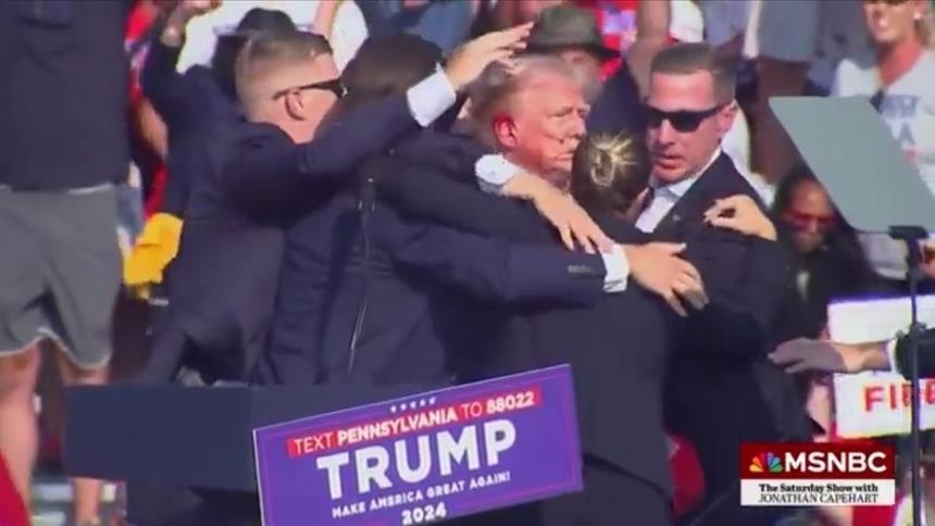 Donald Trump visé par des tirs lors d’un meeting en Pennsylvanie