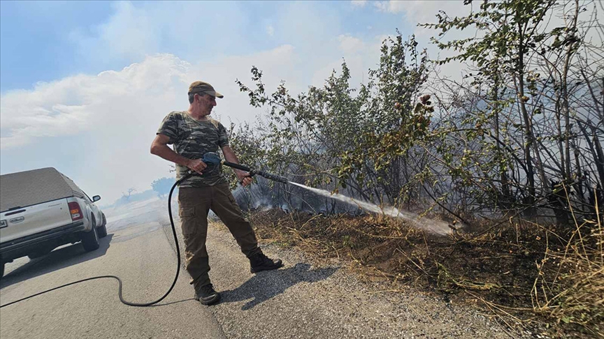 Bulgaristan-Türkiye sınırına yakın bölgede çıkan yangına müdahale ediliyor