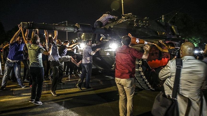 Спречениот предавнички обид за пуч: Осум години од историскиот отпор на народот на Туркије