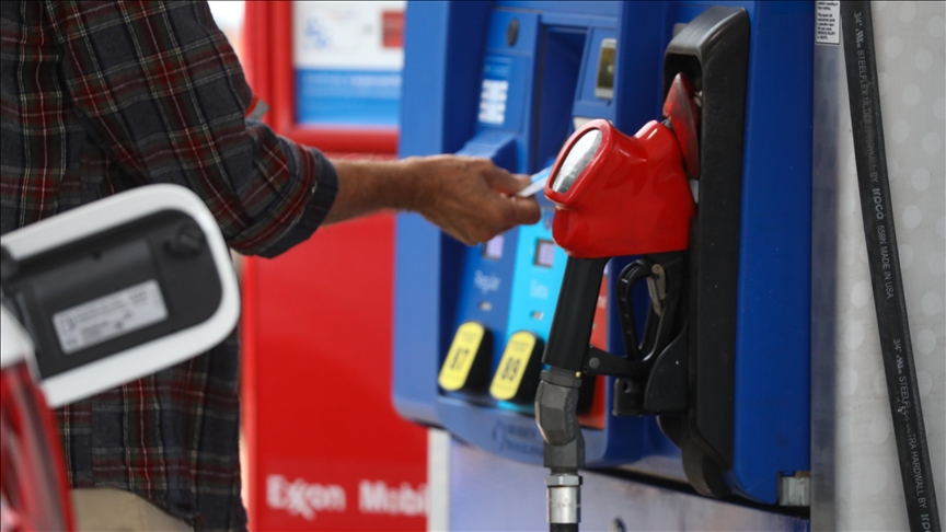 Oil prices ease on strong dollar