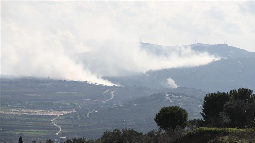 Israeli army bombs sites in southern Lebanon