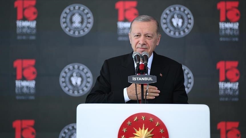 Serokomar Erdogan: Em bi îftihareke mezin bibîr tînin ku miletê me li dijî tank û sîlahan û têkoşîneke wekî destanan da