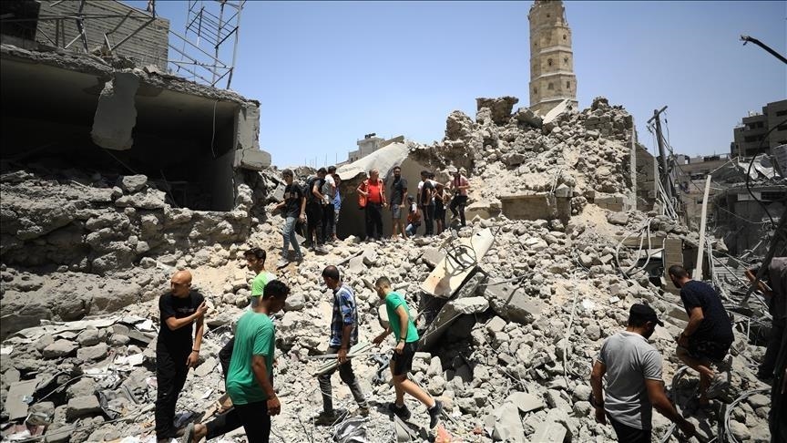 غزة.. 3 قتلى في قصف منزل بـ"المغازي" وغارات متواصلة على القطاع 