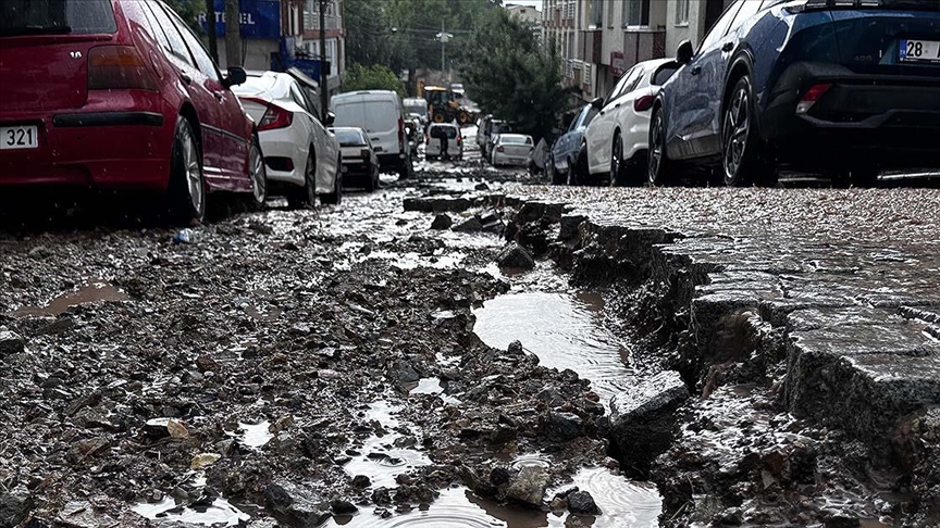 Giresun ve Gümüşhane'de sağanak etkili oldu