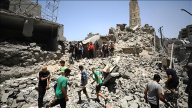 غزة.. 3 قتلى في قصف منزل بـ"المغازي" وغارات متواصلة على القطاع 