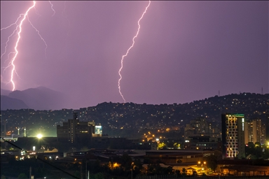 Nakon niza vrelih dana: Grmljavina i kiša zahvatili Sarajevo i okolinu
