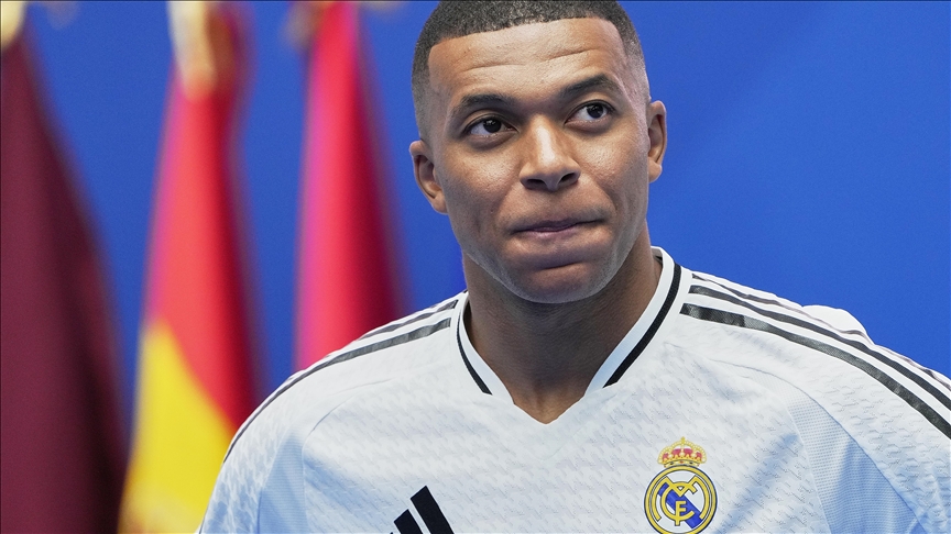 Kylian Mbappé firma un contrato de cinco años con el club español Real Madrid