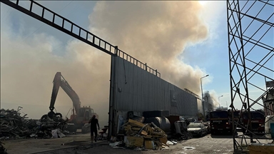 Aydın'da geri dönüşüm fabrikası deposundaki yangın söndürüldü