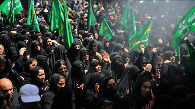 إيران.. الآلاف يشاركون في إحياء يوم عاشوراء