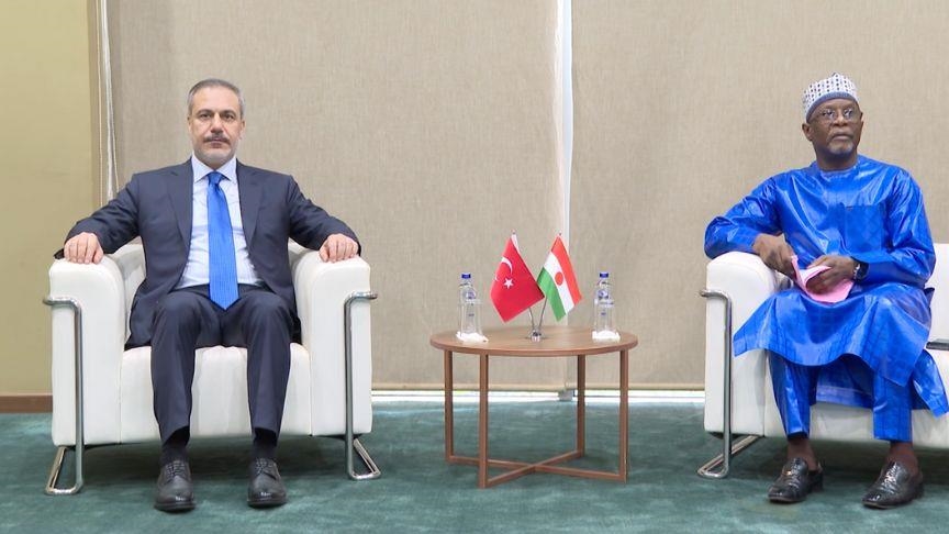 Глава МИД Турции встретился с коллегой из Нигера