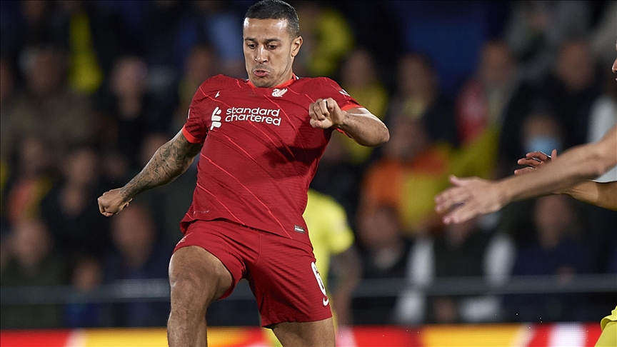 قدم.. تياغو ألكانتارا ينضم للجهاز الفني لبرشلونة