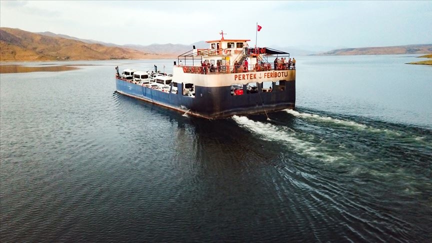Tunceli'de aşırı rüzgar nedeniyle feribot seferleri iptal edildi