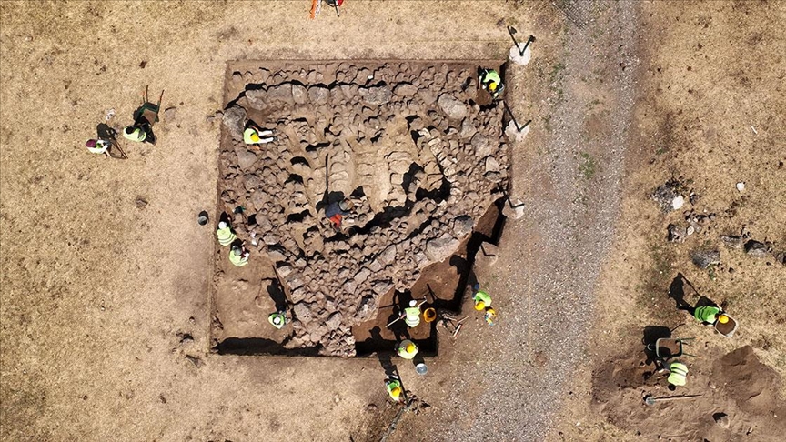 Malazgirt Zaferi'nin kazanıldığı alanın tespitinde yeni bir anıtsal mekana ulaşıldı