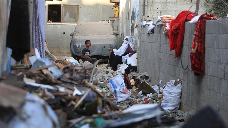 İsrail'in Gazze'de gece boyunca sürdürdüğü saldırılarda en az 10 Filistinli öldü