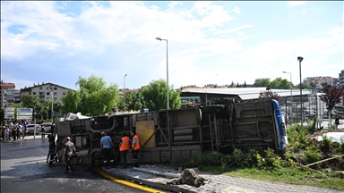 Ankara'da EGO otobüsünün devrilmesi sonucu 5 kişi yaralandı