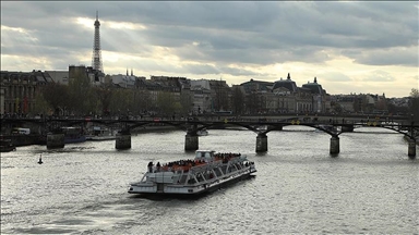 Paris mayor swims in Seine River to showcase water quality for Olympics
