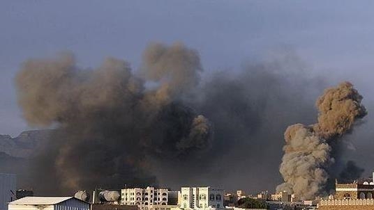 الحوثي: 3 غارات أمريكية بريطانية على مطار الحديدة غرب اليمن